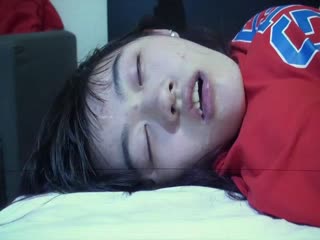 血染的床单迷奸红衣少女居然大姨妈兽性大发浴血奋战几人轮番更暴力输出