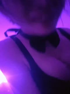 骚货女友穿兔女郎情趣套装乘骑摇动