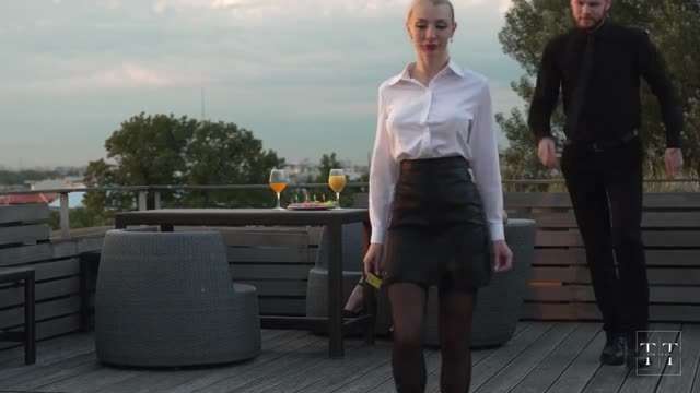 当着他女朋友的面把他撬走，在厕所操他#白虎#射精#骚逼#人妻#挑逗#性交